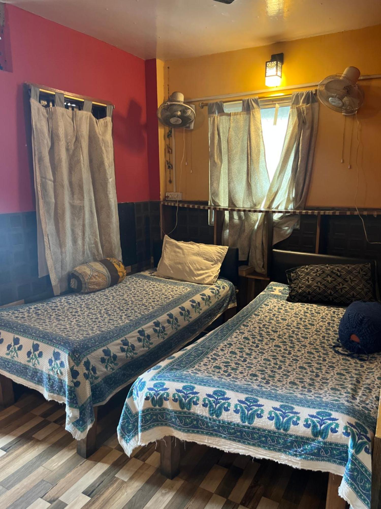 Calcutta Backpackers Homestay -Only For Backpackers & Travellers Екстериор снимка